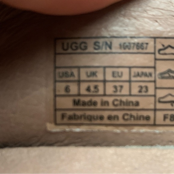 Womens Ugg Flats - Picture 9 of 9